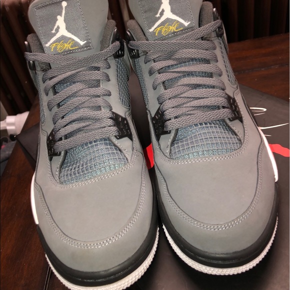 Air Jordan Retro 4’s PERFECT CONDITION! - Picture 4 of 8
